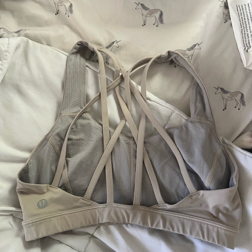 Lululemon Free to Be Bra